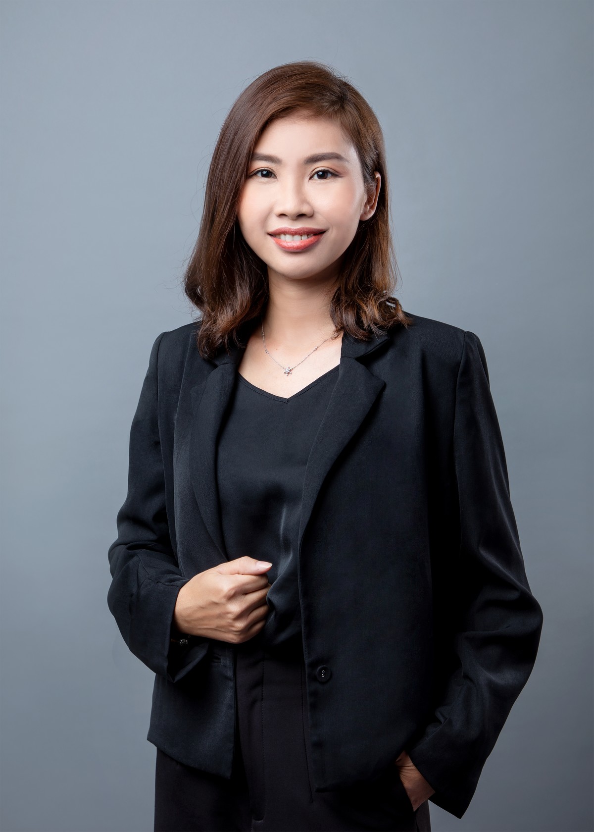 Mrs. THÙY LINH